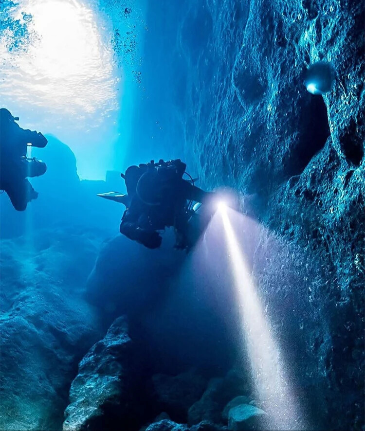 Most Powerful Professional Scuba LED Dive Flashlight Underwater Light Dive Torch