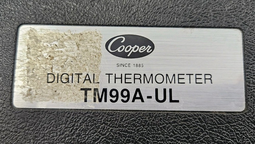 Cooper TM99A-UL Digital Temperature Instrument Turns On In Case *READ*