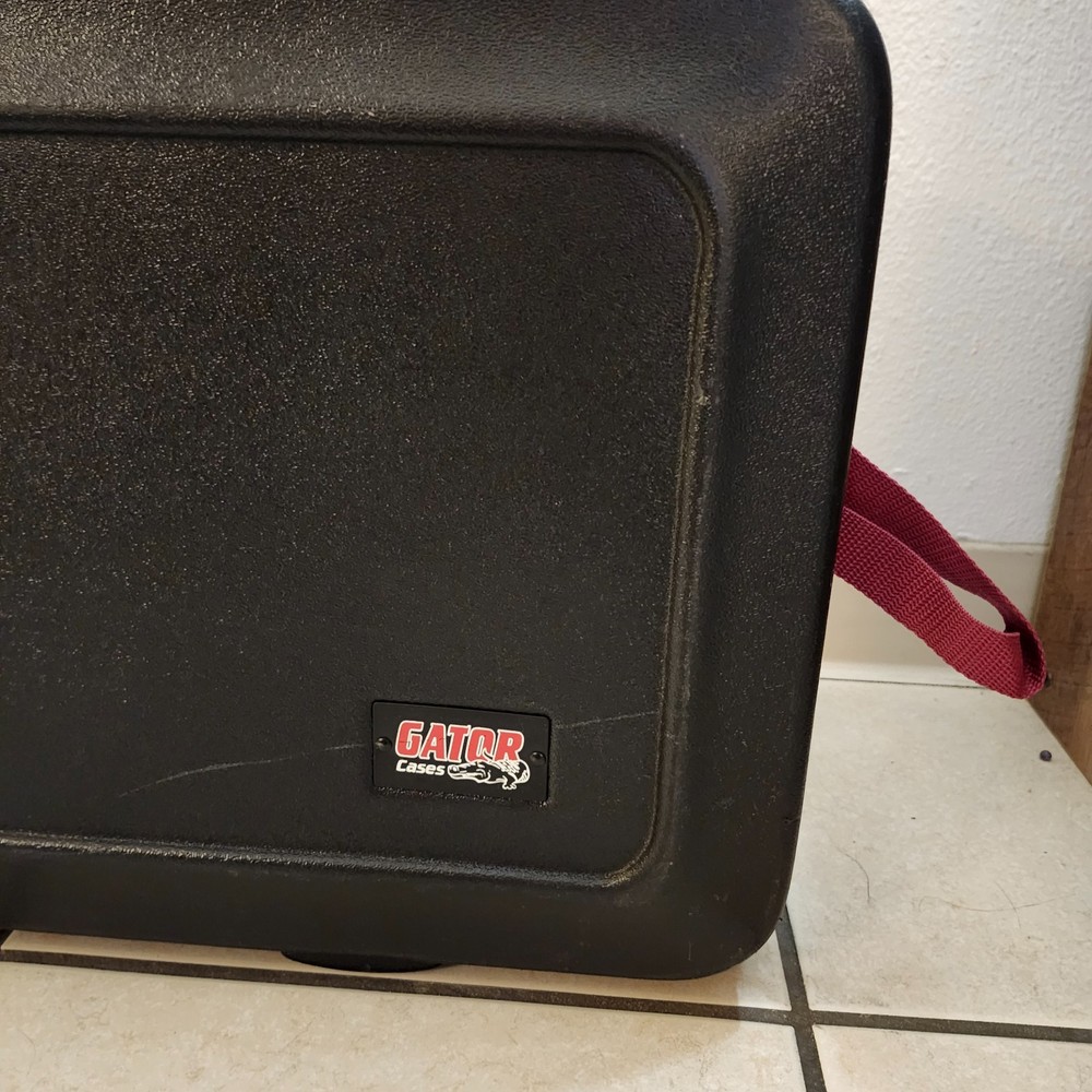 Gator Cases Hard-Shell Plastic Case for Standard Electric Guitars With Keys
