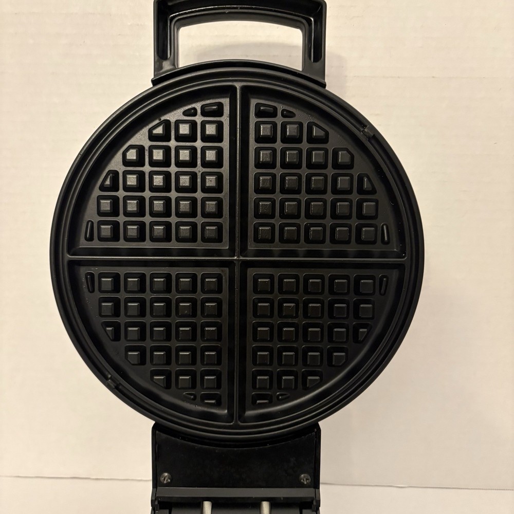 Farberware Single-Flip Non-stick Belgian Waffle Maker. Multiple Settings. Tested