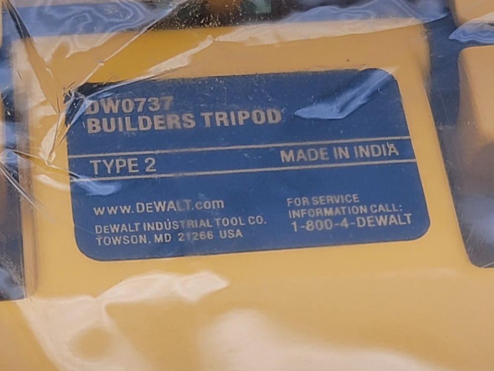 DeWalt DWO737 Type 2 Builders Tripod 5/8" - 11 thread mount Read Description