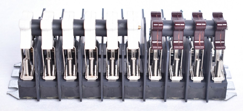 States 10-Pole Slotted Front-Connected Test Switch 210-CE