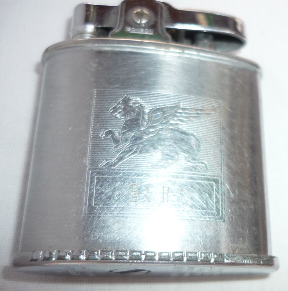 Vintage Ronson Triumph Flint Lighter Engraved Winged Lion