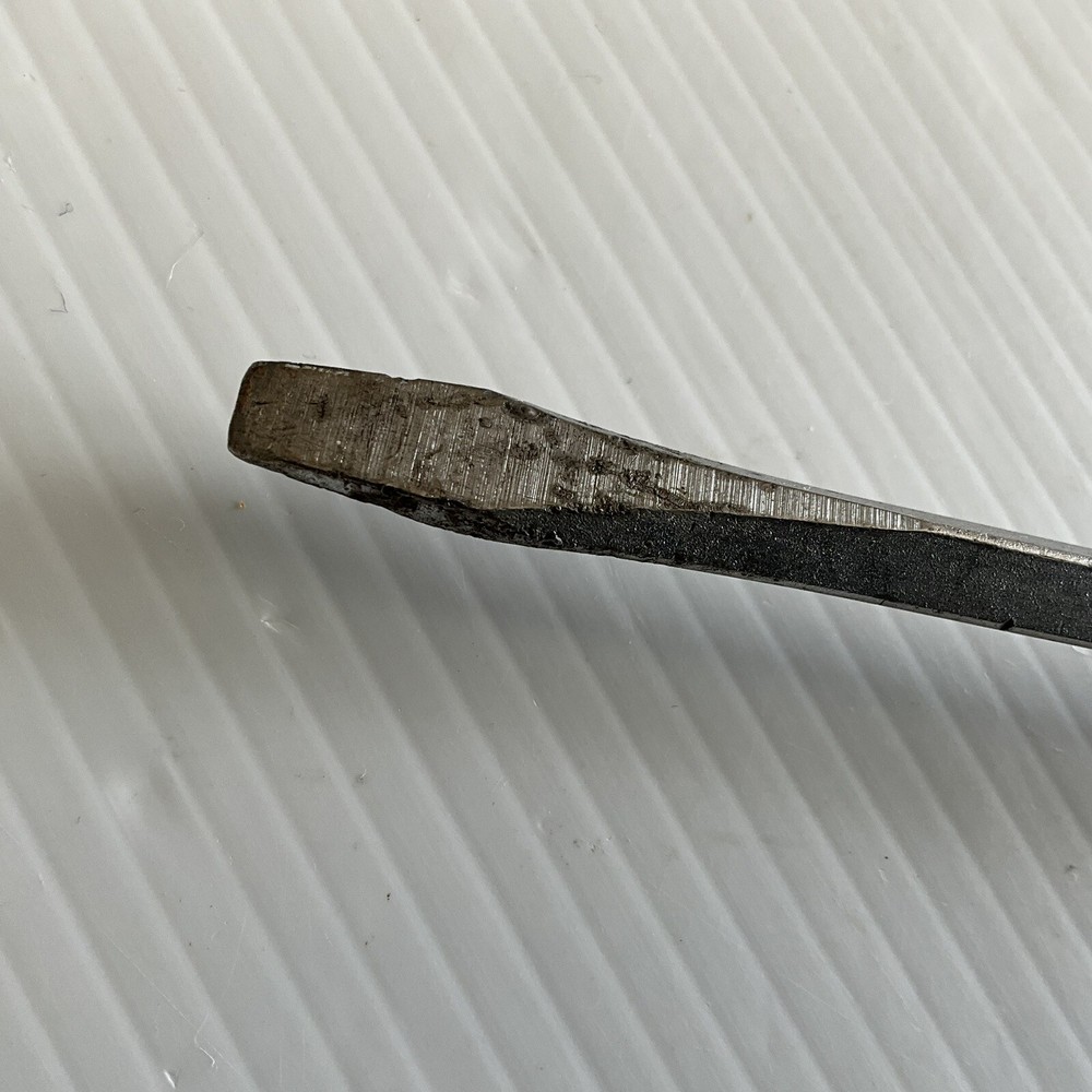 Vintage Unbranded Slotted Flat Head Screwdriver Anti Roll Handle