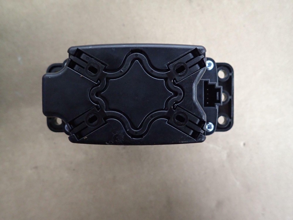 16 MERCEDES CLA250 Control, console mounted, ID# 2469009815