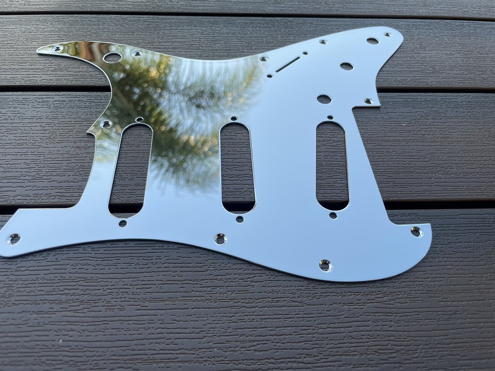 Strat Pickguard Tom Morello Mirrored Chrome