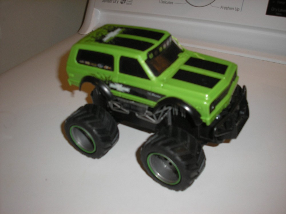 Plastic 7 3/4" 1960's Chevy Blazer Remote Controlled NO CONTROLLER UNTESTED