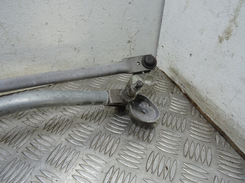 72015 MERCEDES E-CLASS E220 W212 FRONT WINDSCREEN WIPER MOTOR LINKAGE *4557