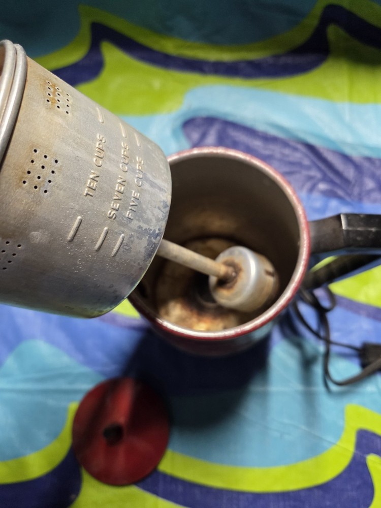 mirro matic percolator. 10 Cup. Untested. Needs Cleaned. See Pics