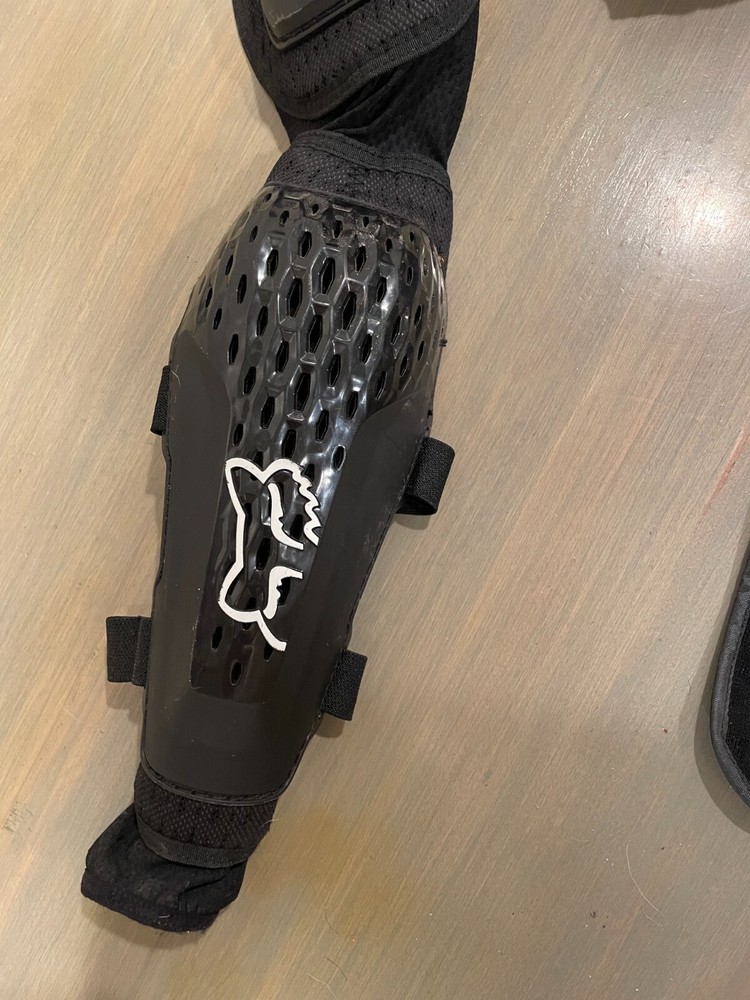 fox torso protection black size small pre owned