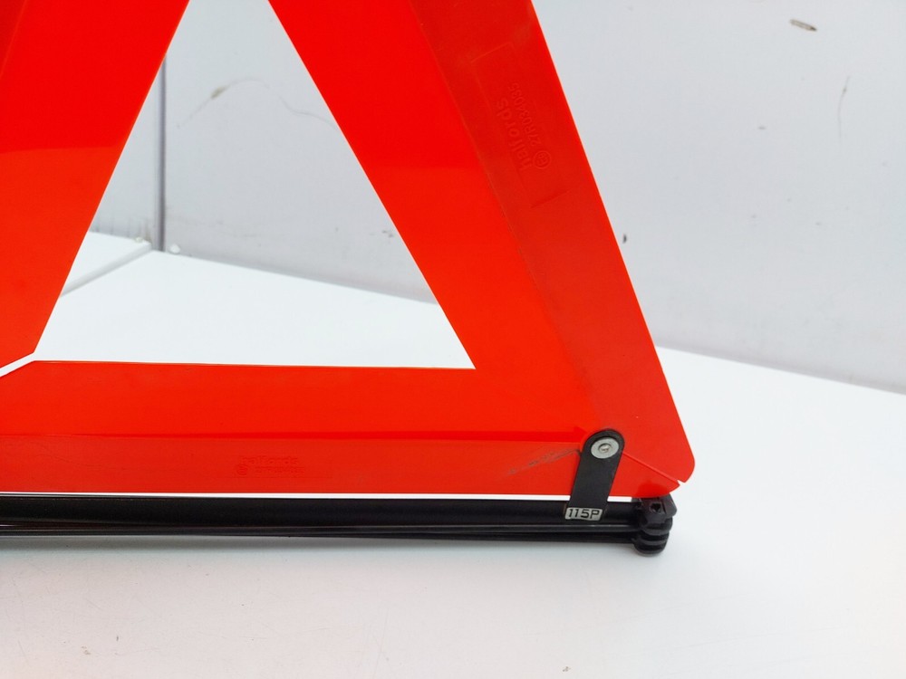 AUDI TT MK3 8S HAZARD WARNING TRIANGLE 2016