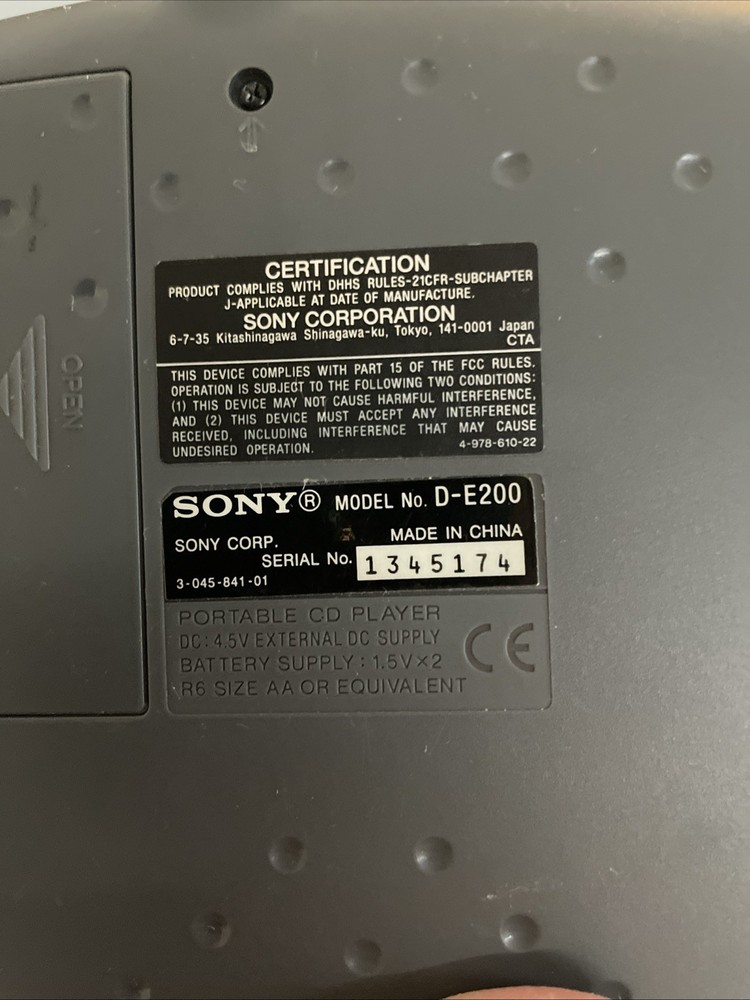 Working Sony Discman ESP2 D-E200 Silver Mega Bass Portable Compact Disc Player