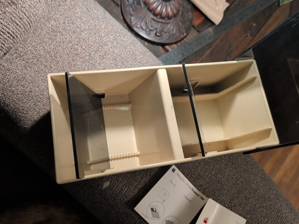 Vintage 3 1/2" FLOPPY disk storage case Microfile 40 holds 40 disks