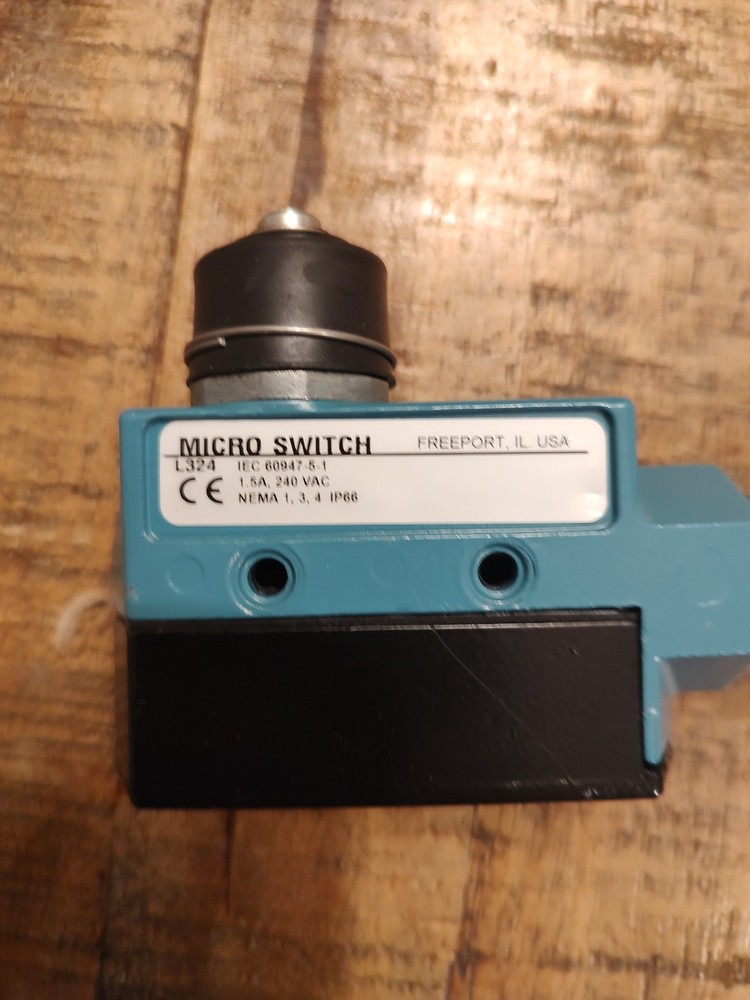 Micro Switch BZE6-2RN w/strain relief