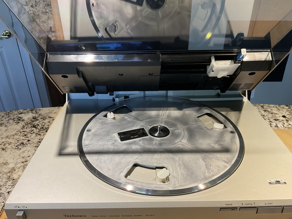 Technics Direct Drive Automatic Linear Tracking Turntable System SL-DL5