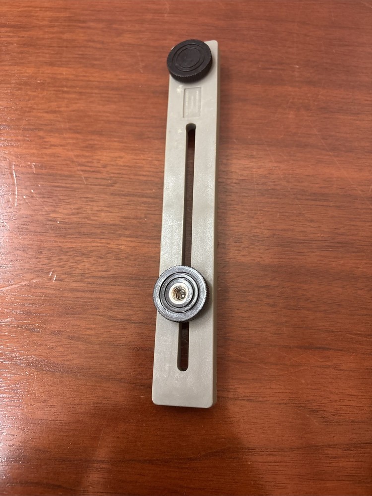 Maxell Plastic Straight Camera Bracket + 1/4" Flash Mount Screw