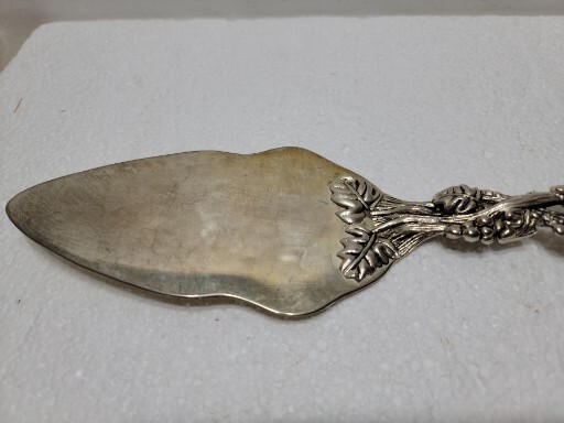Serving Cake Knife Silverplated Grape Motif Studio Silversmiths(23)