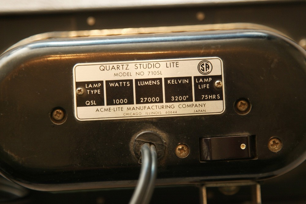 ACME Quartz Studio Lite Light - Model 710SL - tested with barn doors 110 powered