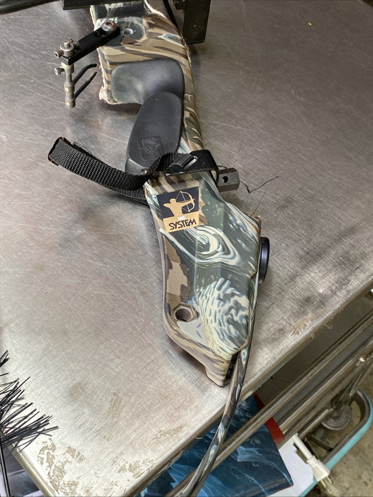 Golden Eagle Carbon Hawk System Compound Bow 38” RH