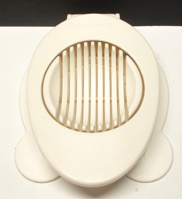 Tupperware 4598A White Egg Slicer