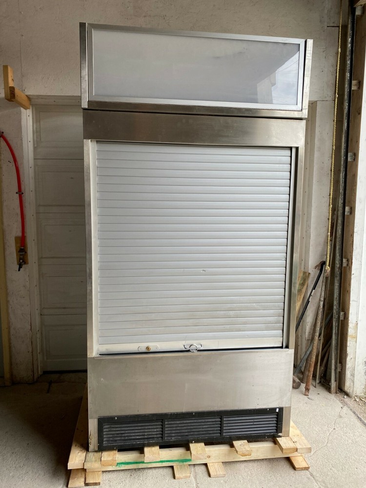 RPI Refrigerated Lighted Security Display Case 48 Inch Cabinet 110/220 Tested