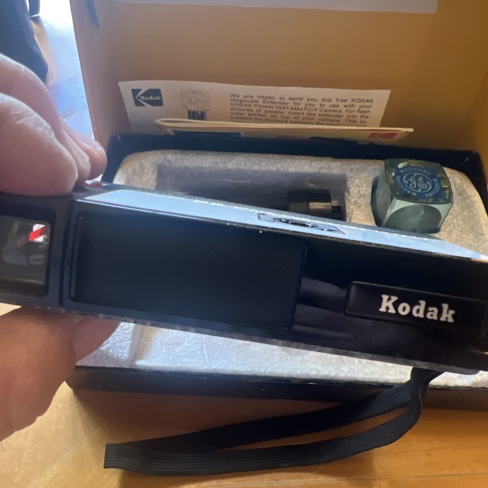 Kodak Pocket Instamatic 20 Camera W/ Box-Manual-Flash Cube *Pre-Owned*