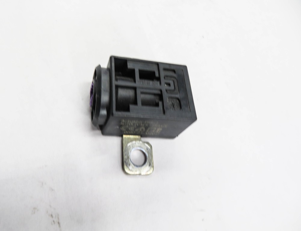 2014 AUDI Q7 (4L) BATTERY OVERLOAD PROTECTION SWITCH