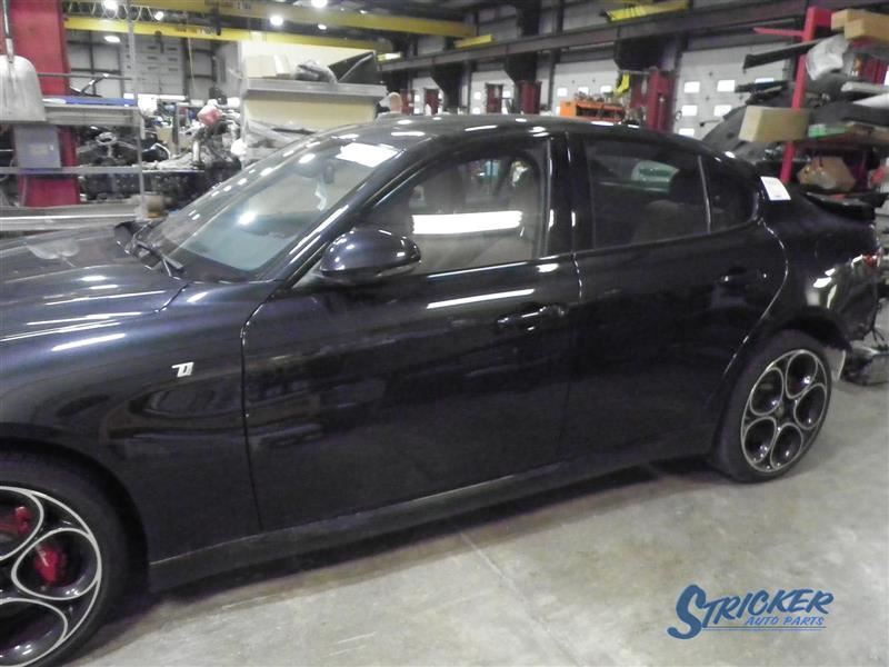 2022 Giulia Ti W/S Projector 1592653