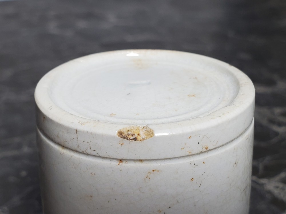 Pre-1900s Antique jar «LA REINE REMES»
