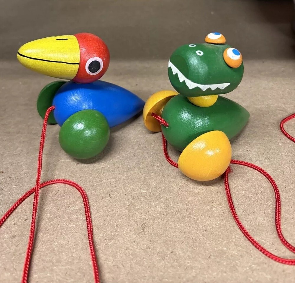 Wooden Pull Along Bird And Alligator Toy