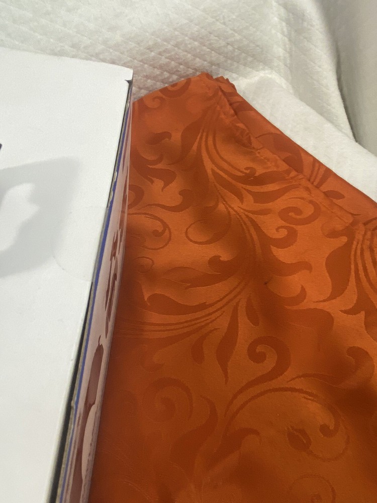 PS5 CONTROLLERS CHARGING STATION & ONE CONTROLLER SKIN