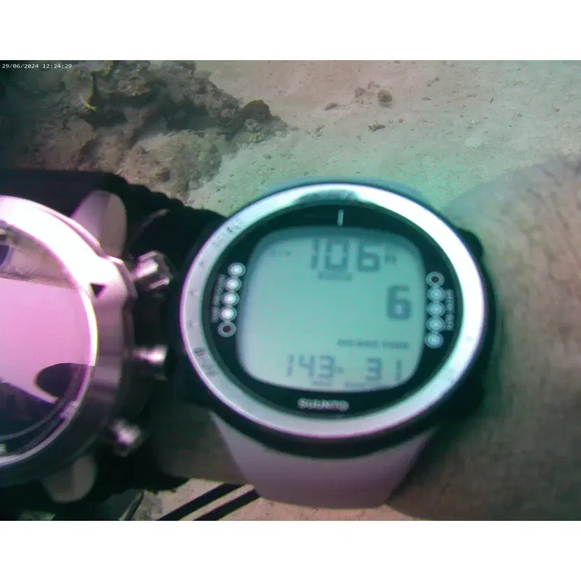 Diving Waterproof Flashlight (Uses 18650 Rechargeable Battery)