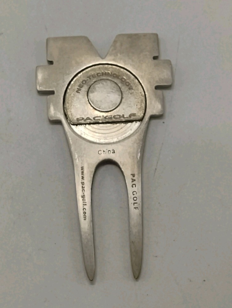 Pac Golf Michigan Wolverines Divot Tool GREAT SHAPE