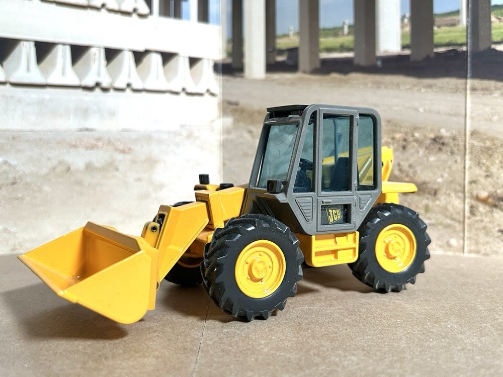 Joal 1/35 Scale JCB 525-58 Telescopic Handler-Version with Material Bucket Only