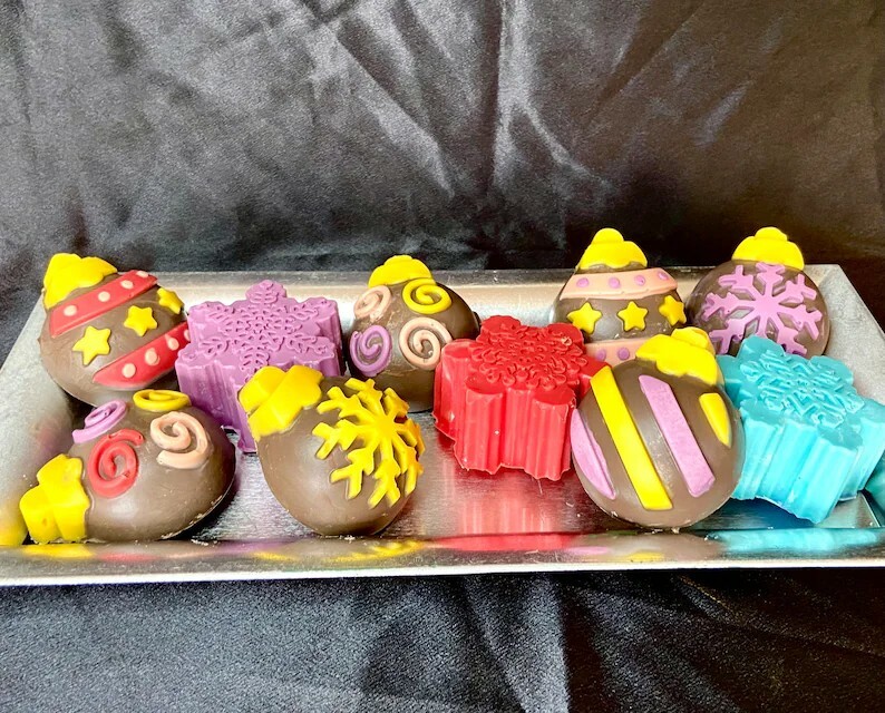 Christmas Hot Cocoa Bombs (4)