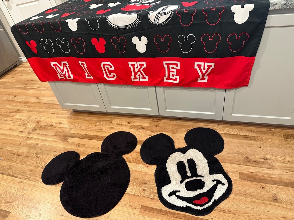 Mickey Mouse bathroom decor
