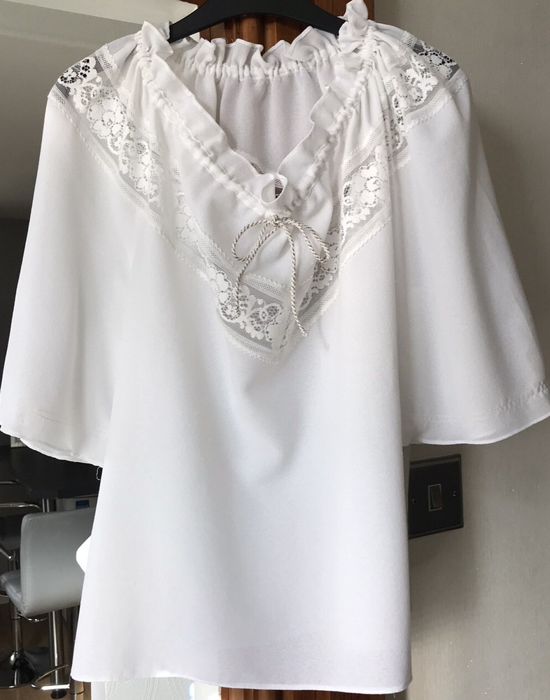 WHITE SHORT SLEEVED EMBROIDERED FRONT BATWING SLEEVED LADIES BLOUSE