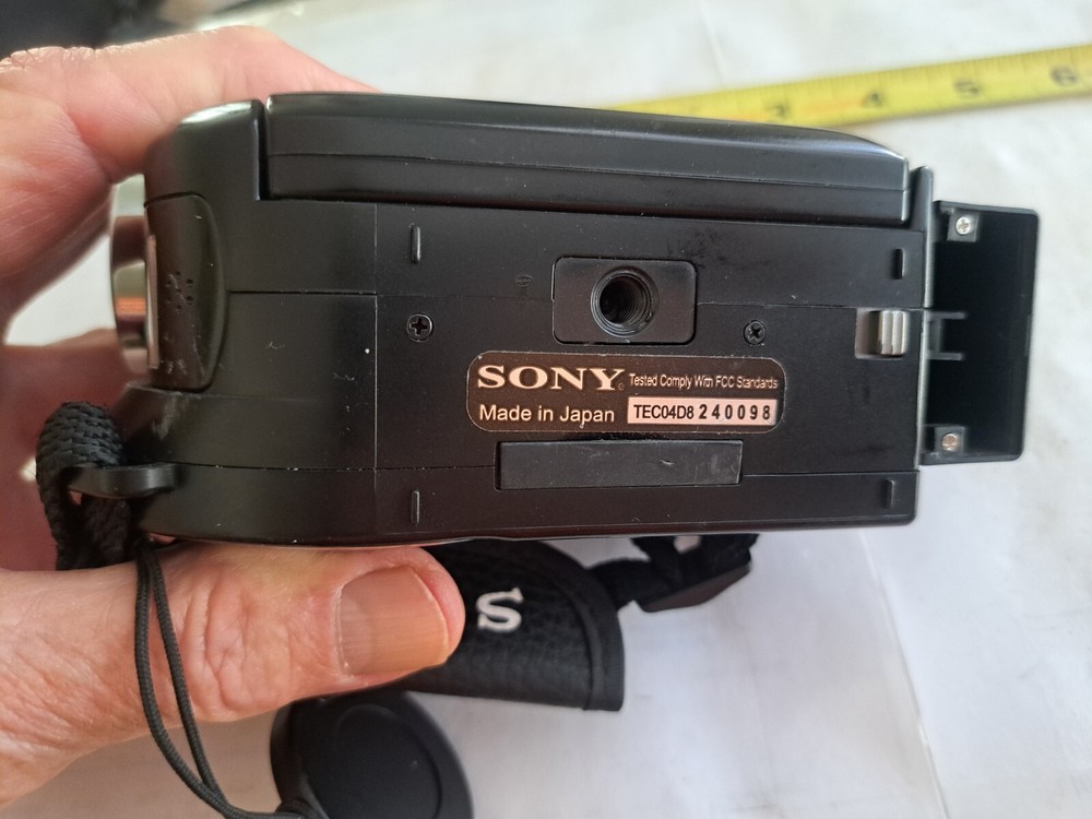 Sony HD DIGITAL VIDEO CAMCORDER. AS IS FOR PARTS. UNTESTED