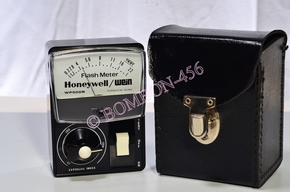 WEIN WP500B FLASHMETER W/ORIGINAL STORAGE CASE & MANUAL ALL IN MINT CONDITION.