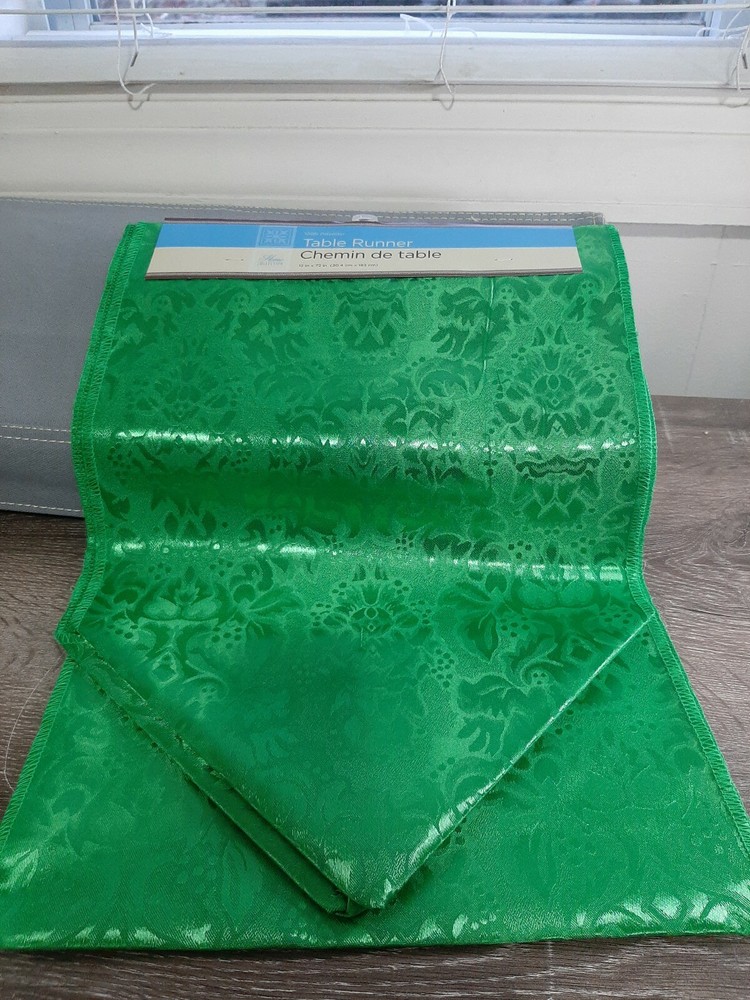 Home Collection Elegant Looking Green Polyester Table Runner 12" X 72"