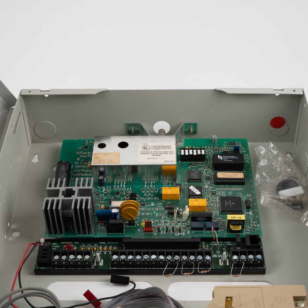 Aritech Impact 300 with Keypad & Transformer, Very Clean