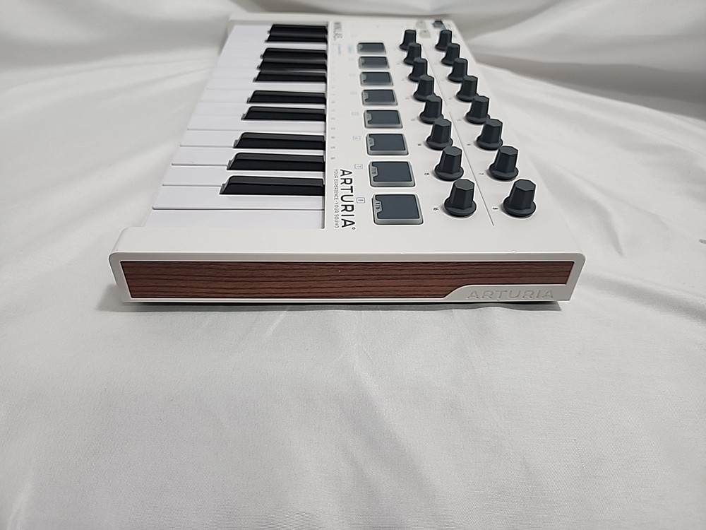 Arturia MiniLab MKII Universal MIDI Controller 25 Key White