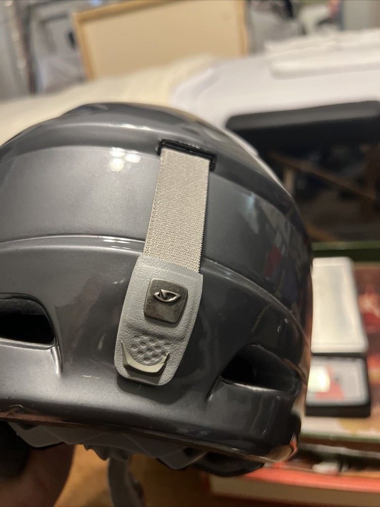 2 giro ski helmet medium Gray