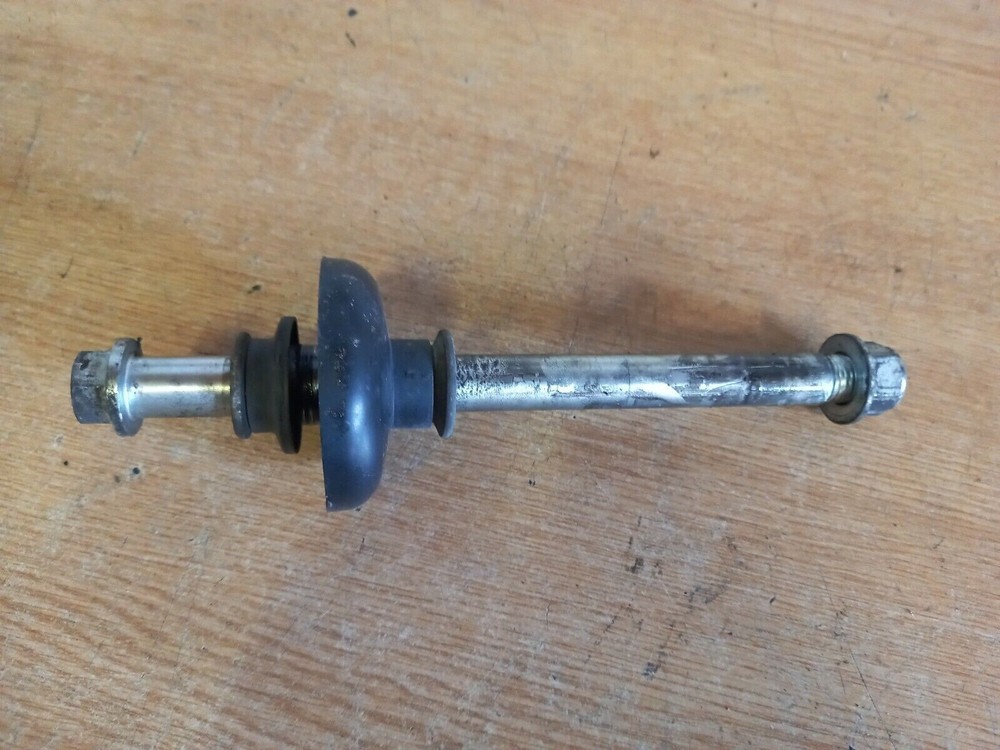 YAMAHA YS125 FRONT WHEEL SPINDLE  2020 (15781)