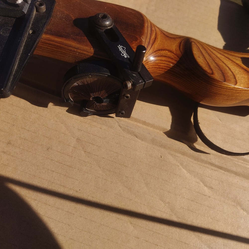 Martin Archery Compound Bow with 4 aiming posts, Saunders damper & arrow guide