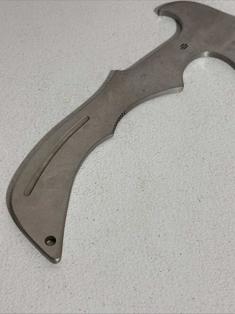 Hibben UC866 Pro-Thrower Axe Displayed Only Old Stock