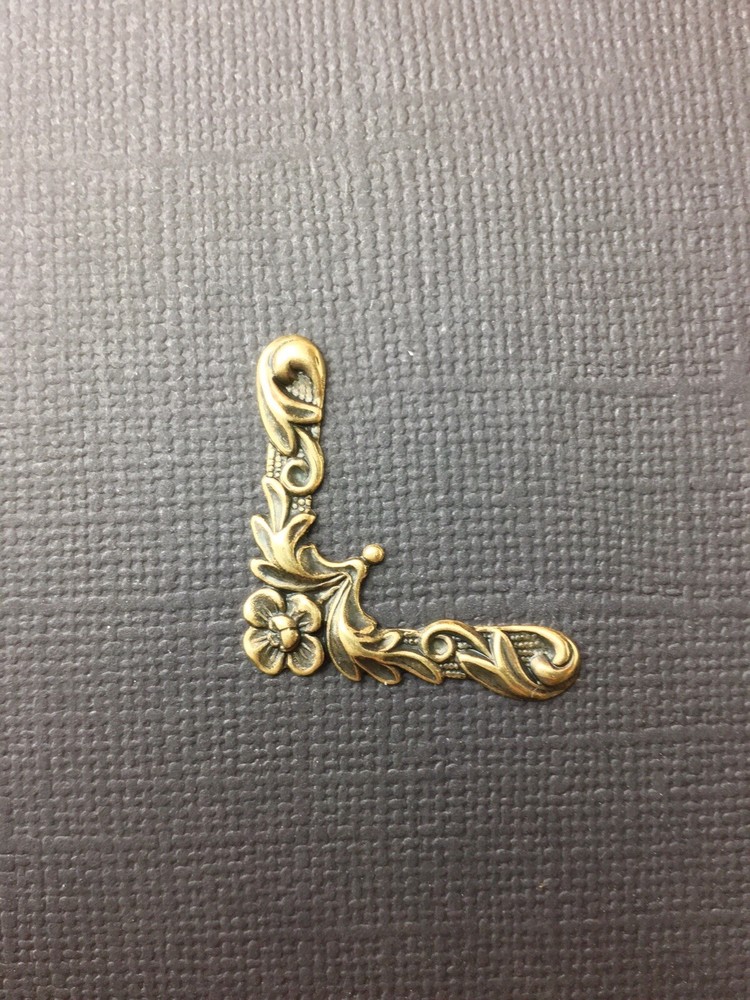 23583 4 Pc. Brass Oxidized Victorian Corners Finding
