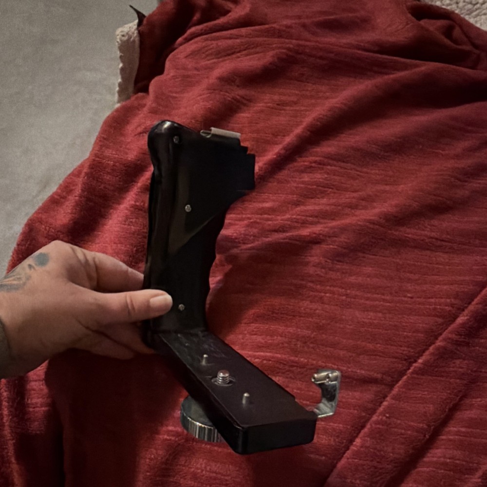 Mamiya L Bracket Camera Flash Bracket with Padded Grip