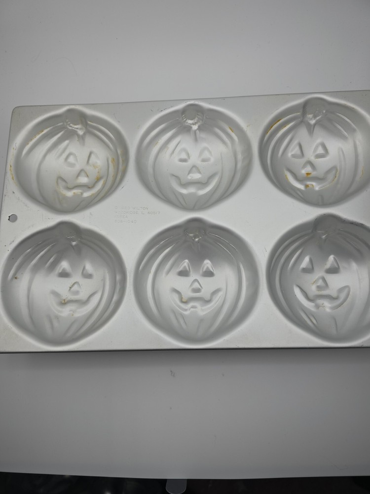 Vintage Wilton Baking Pans Set