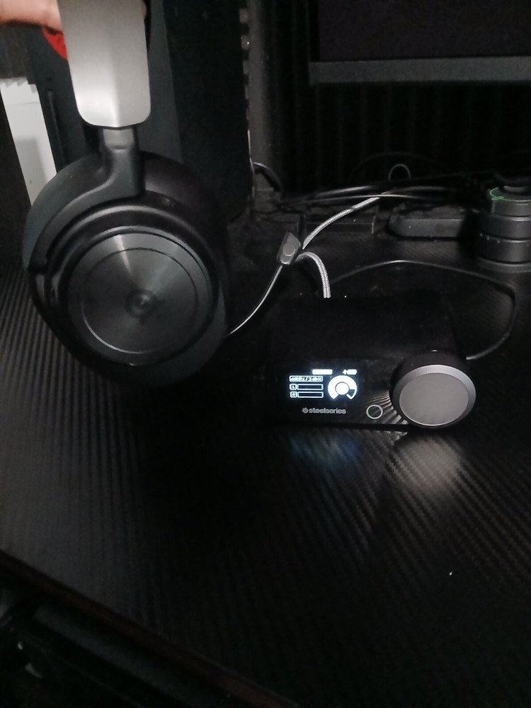 Steelseries arctic nova pro wirless headset